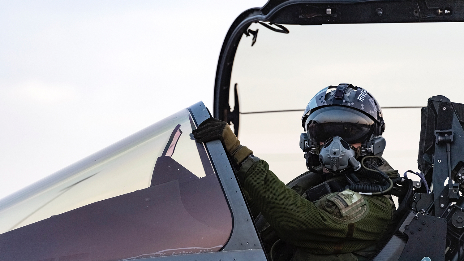 Pilote Avion De Chasse Qui Suis Je Pix Pilote de chasse : devenir pilote de chasse dans l'armée de l'Air et de  l'Espace | Aviateur